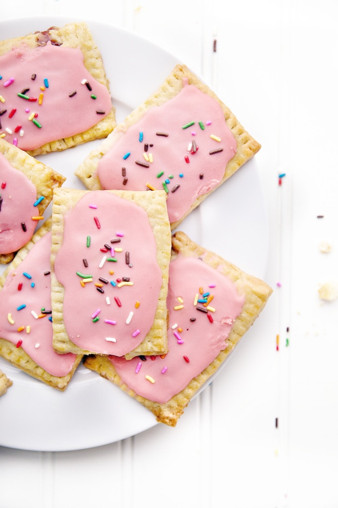 Strawberry nutella poptarts! | via Broma Bakery | #nutella #poptarts