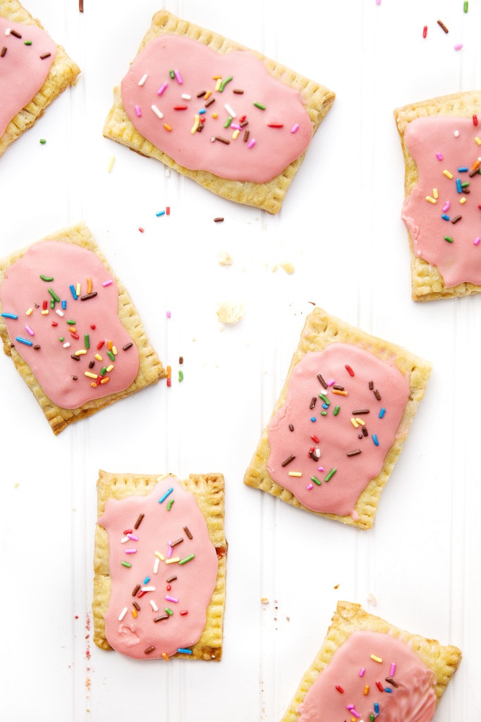 Strawberry nutella poptarts! | via Broma Bakery | #nutella #poptarts