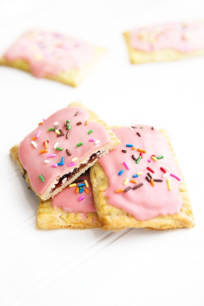 Strawberry nutella poptarts! | via Broma Bakery | #nutella #poptarts