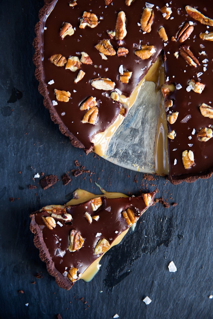 Salted Caramel Chocolate Tart has a chocolate pretzel crust, salted caramel center, and is topped with melted chocolate, pecans, and sea salt. Uhm, swoon?!