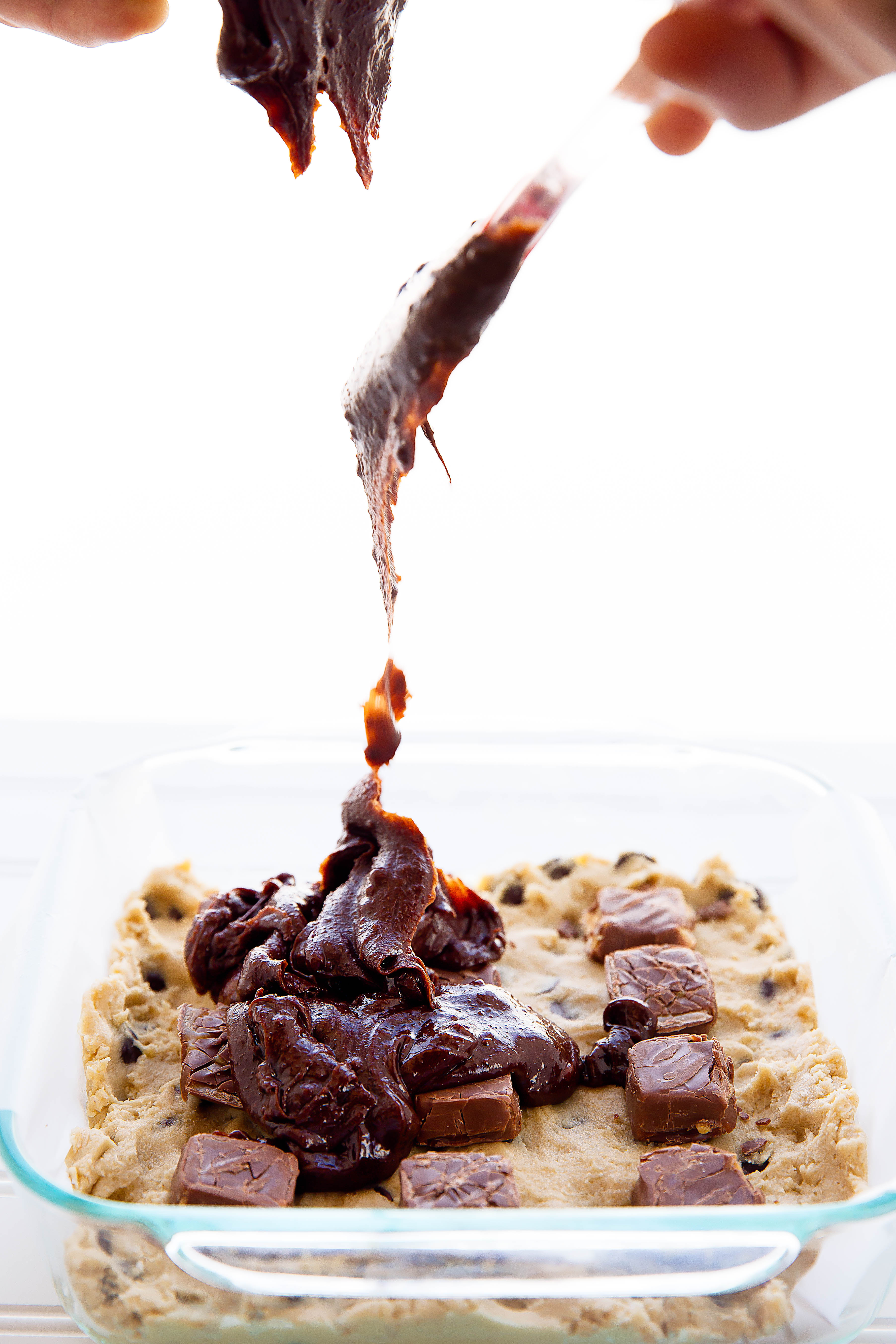 making chocolate chip cookie brownies