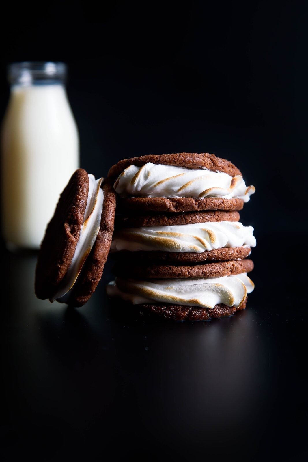Toasted Marshmallow Nutella Sandwich Cookies: homemade toasted marshmallow sandwiched between chewy Nutella cookies!