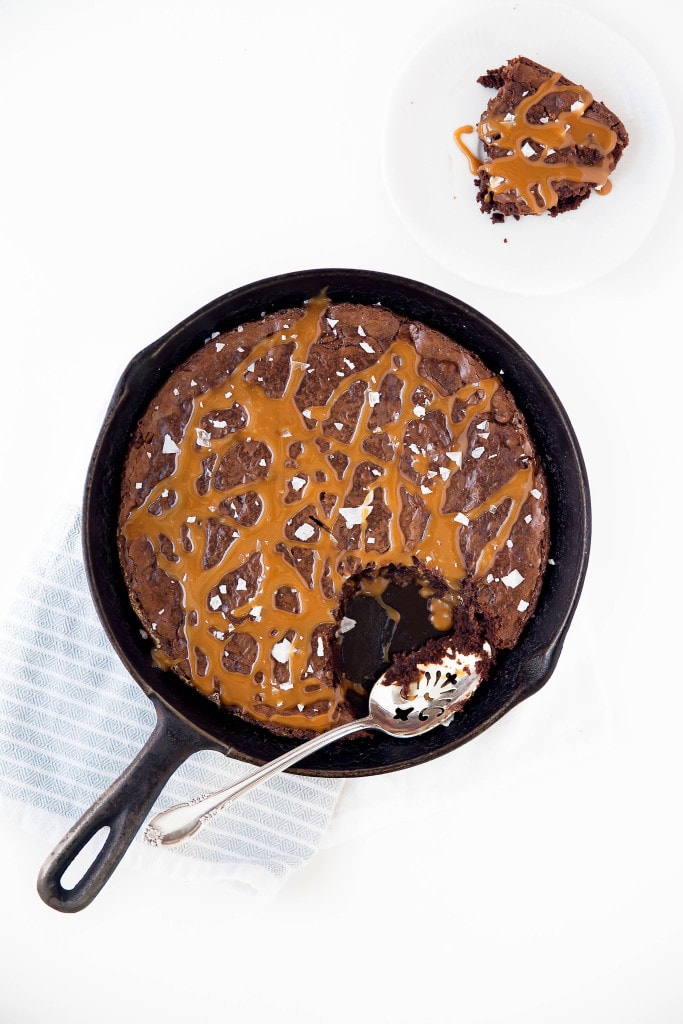 Salted Caramel Skillet Brownie: the fudgiest brownie laden with homemade salted caramel and baked in a caste iron pan!