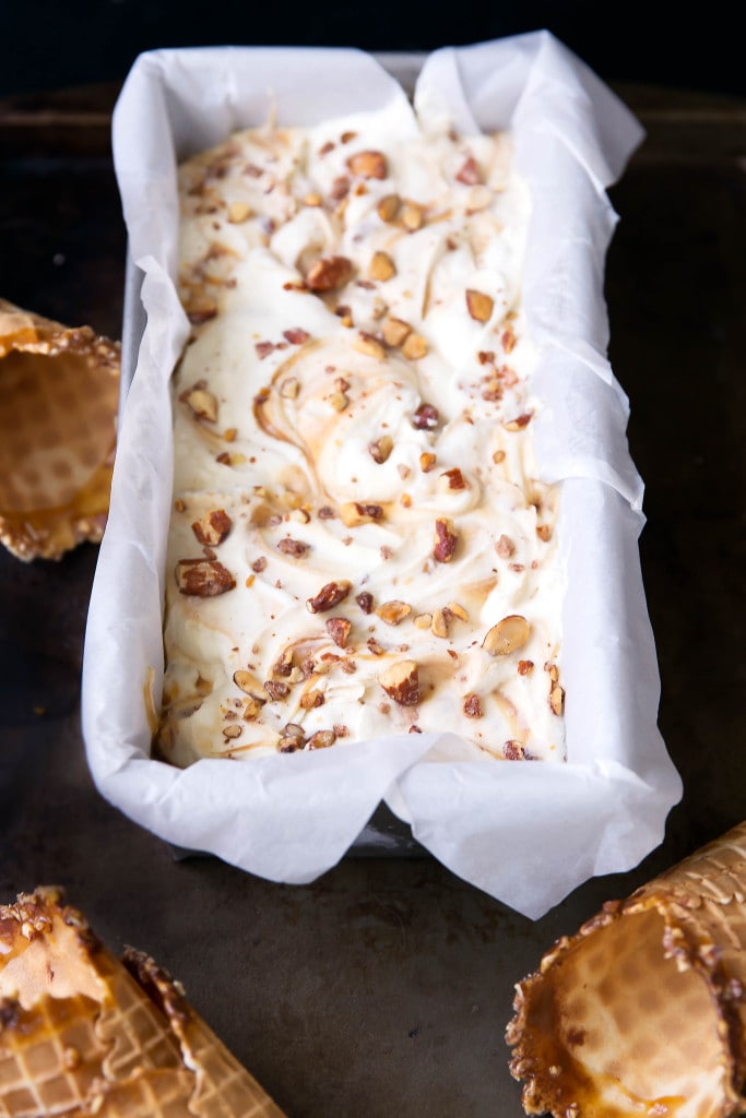 mascarpone ice cream with waffle cones