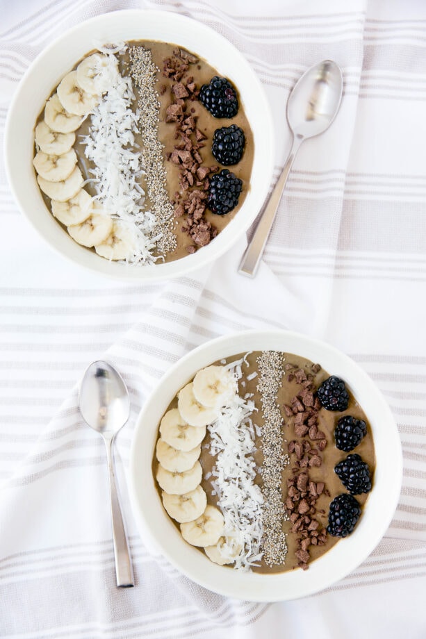 Gluten free, dairy free, refined sugar free, and packed with vitamins and nutrients, this Superfood Chocolate Smoothie Bowl is the new superhero of breakfast time.