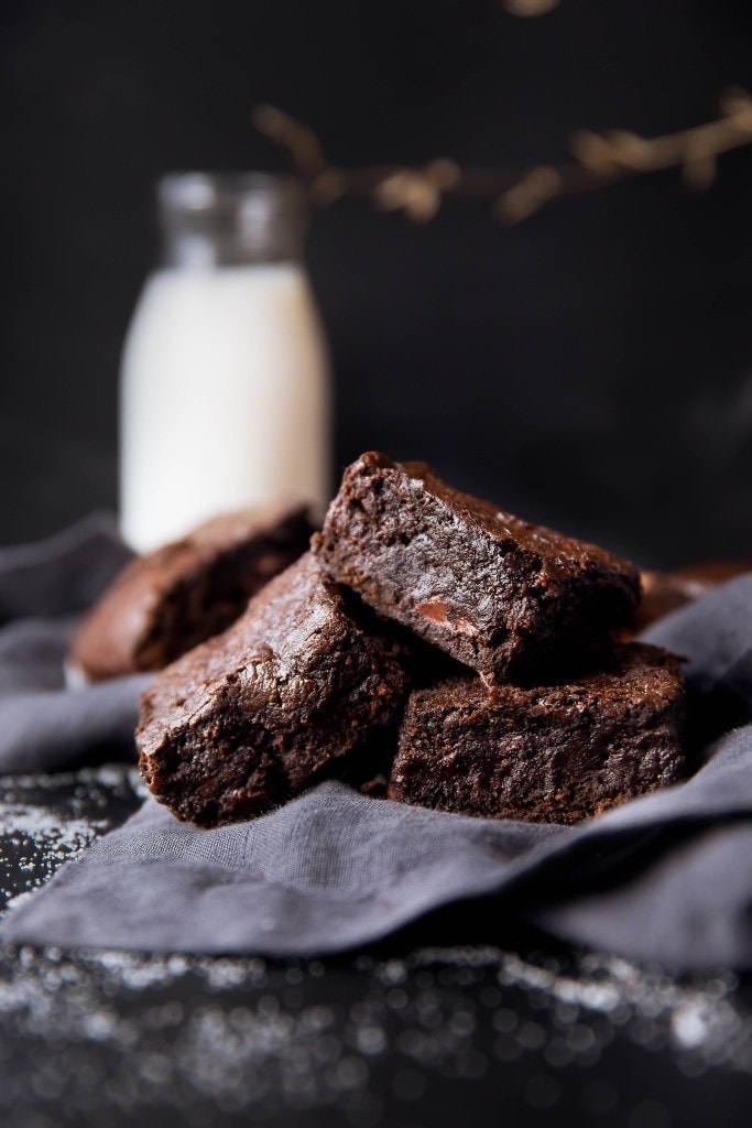 A fusion of chocolate and spices, these Gingersnap Molasses Brownies are sure to be a new staple in your fall routine!