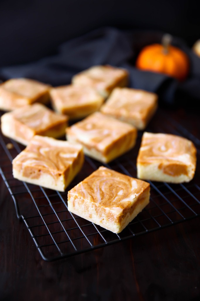 Pumpkin Pie White Chocolate Brownies that taste like brownies, white chocolate fudge, and pumpkin pie had a baby!