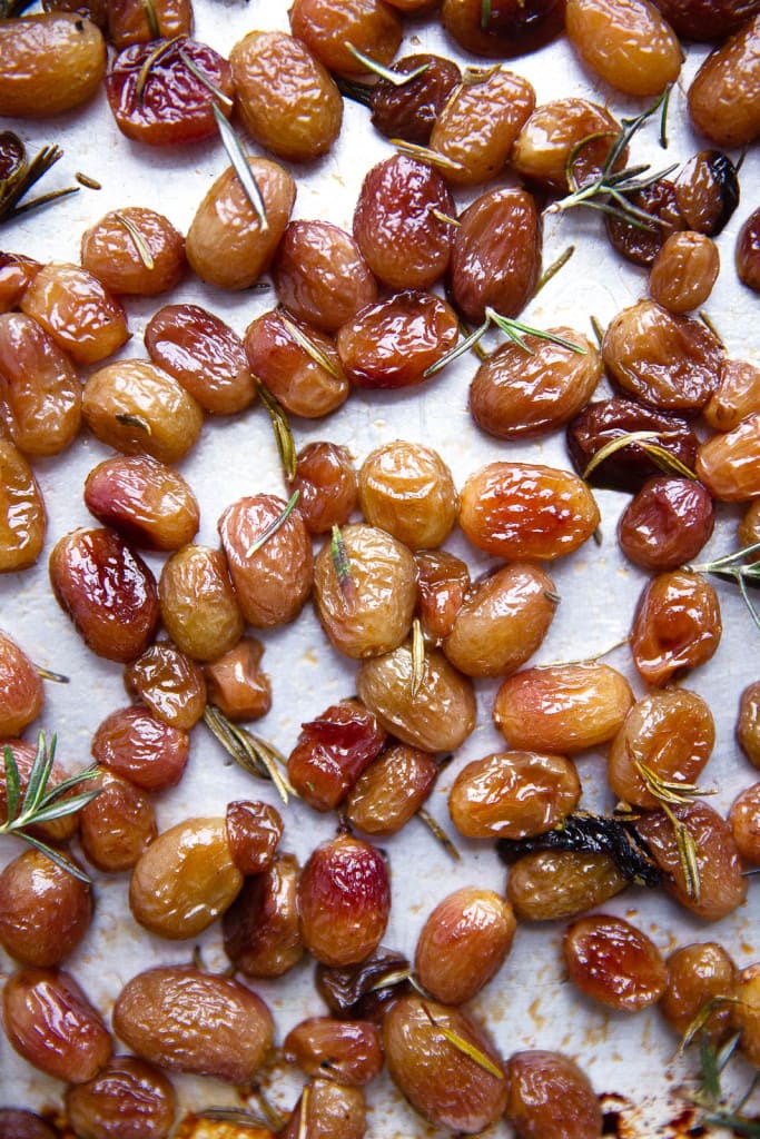 Rosemary Roasted Grapes: a sweet and savory alternative to cranberry sauce this holiday season! 