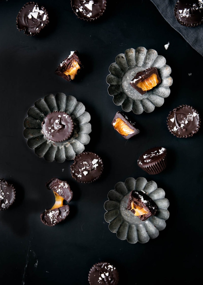 A super easy homemade salted caramel stuffed inside rich nutella and chocolate cups. Ehm, drool.