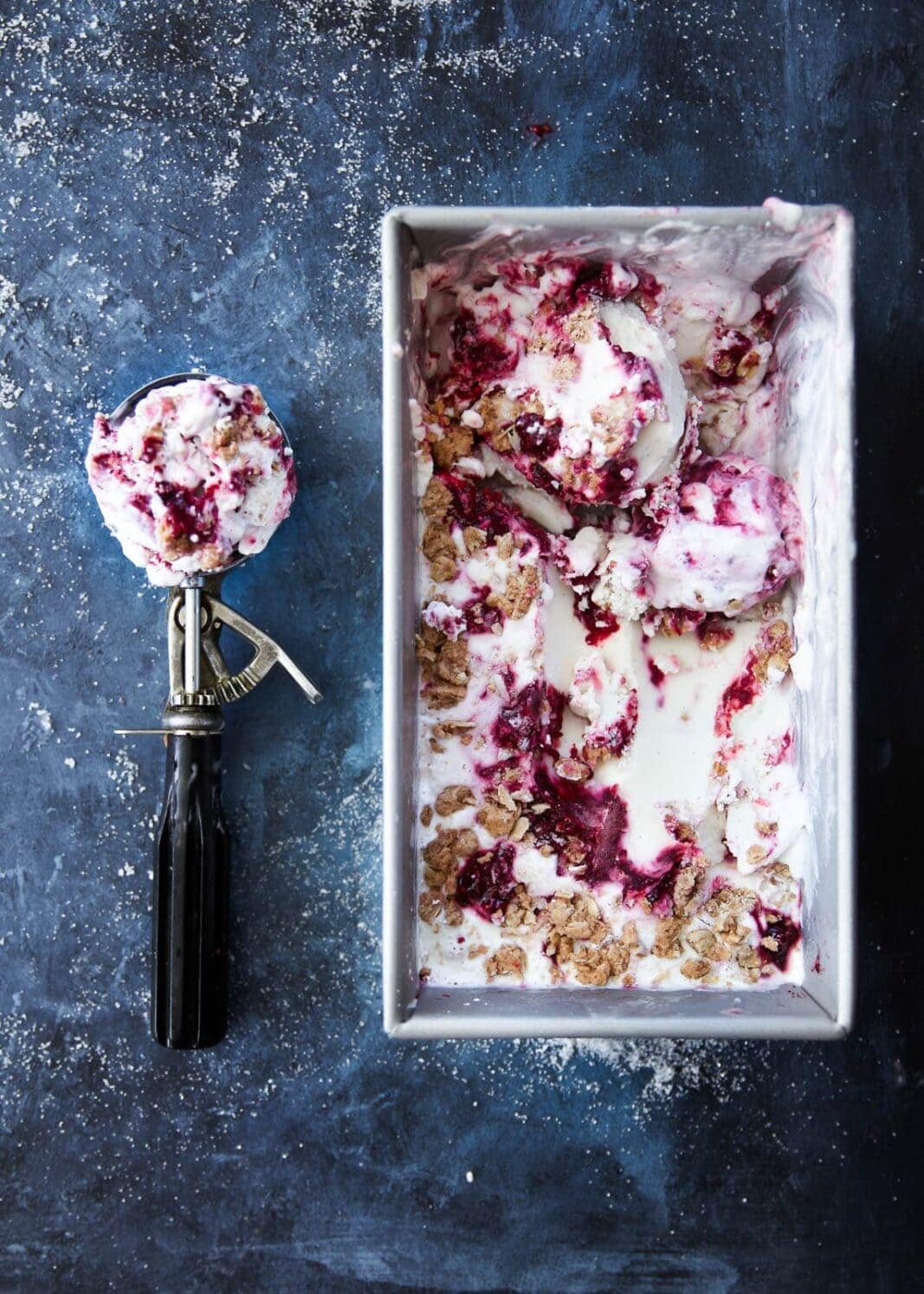 Gluten free Blackberry Crisp Frozen Yogurt that perfectly combines warm flavors in a tangy frozen yogurt