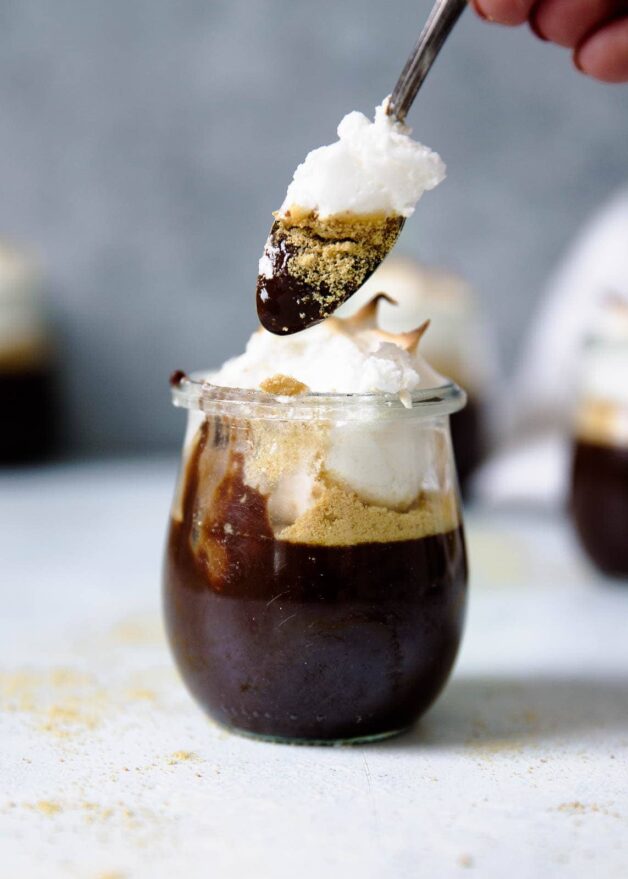 The most beautiful and addicting s'mores pots de creme. They just happen to be paleo and dairy-free, too! GET IN MY BELLY.