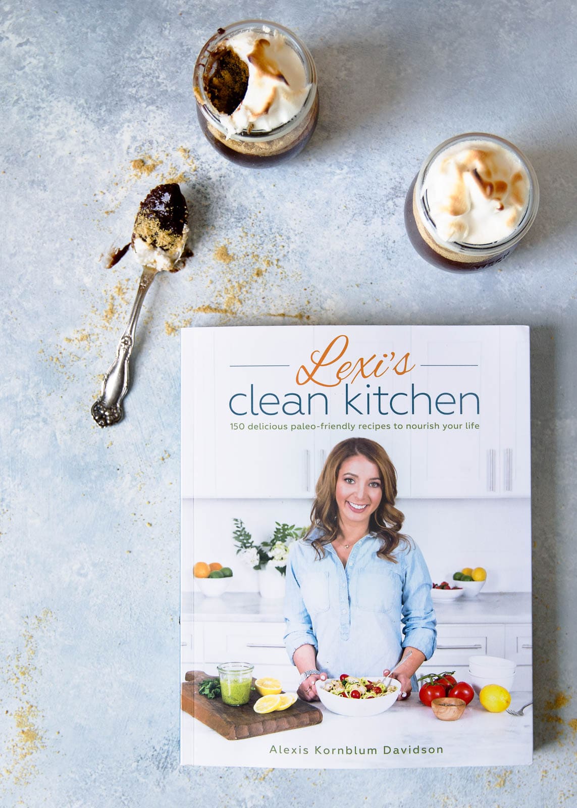 The most beautiful and addicting s'mores pots de creme. They just happen to be paleo and dairy-free, too! GET IN MY BELLY.