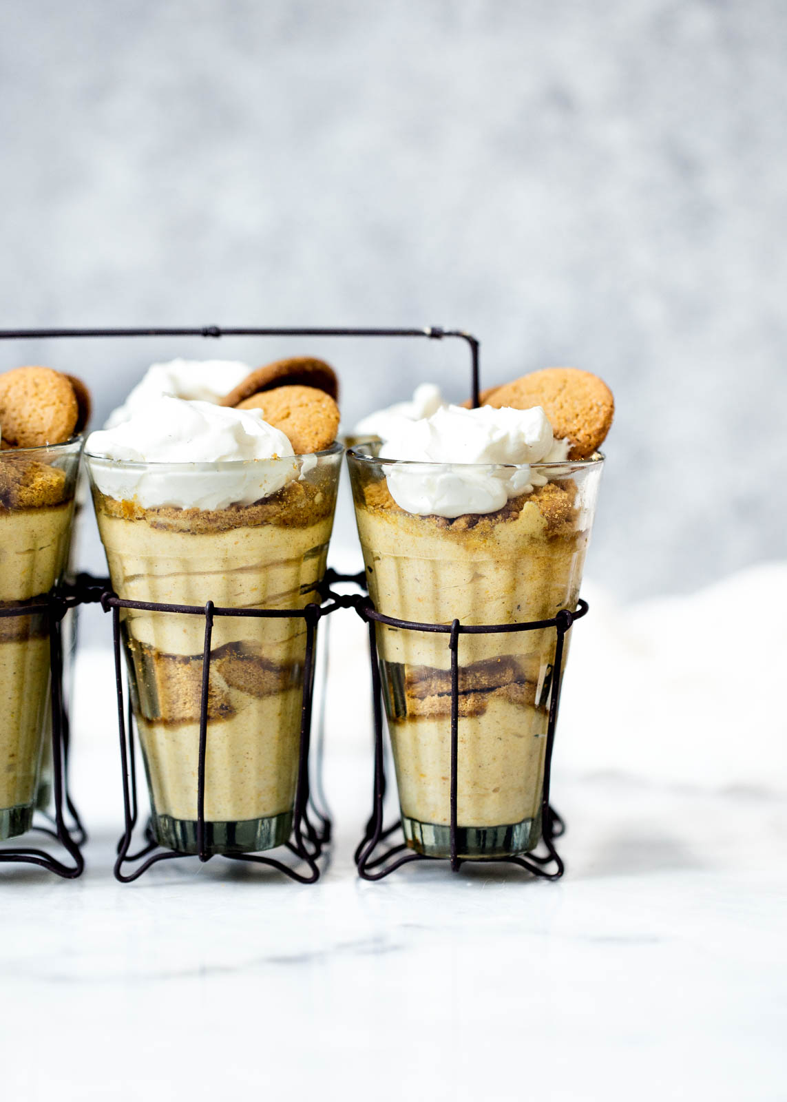 No bake, no stress! These creamy crème fraîche pumpkin mousse cups are an easy peasy dessert for the holidays.