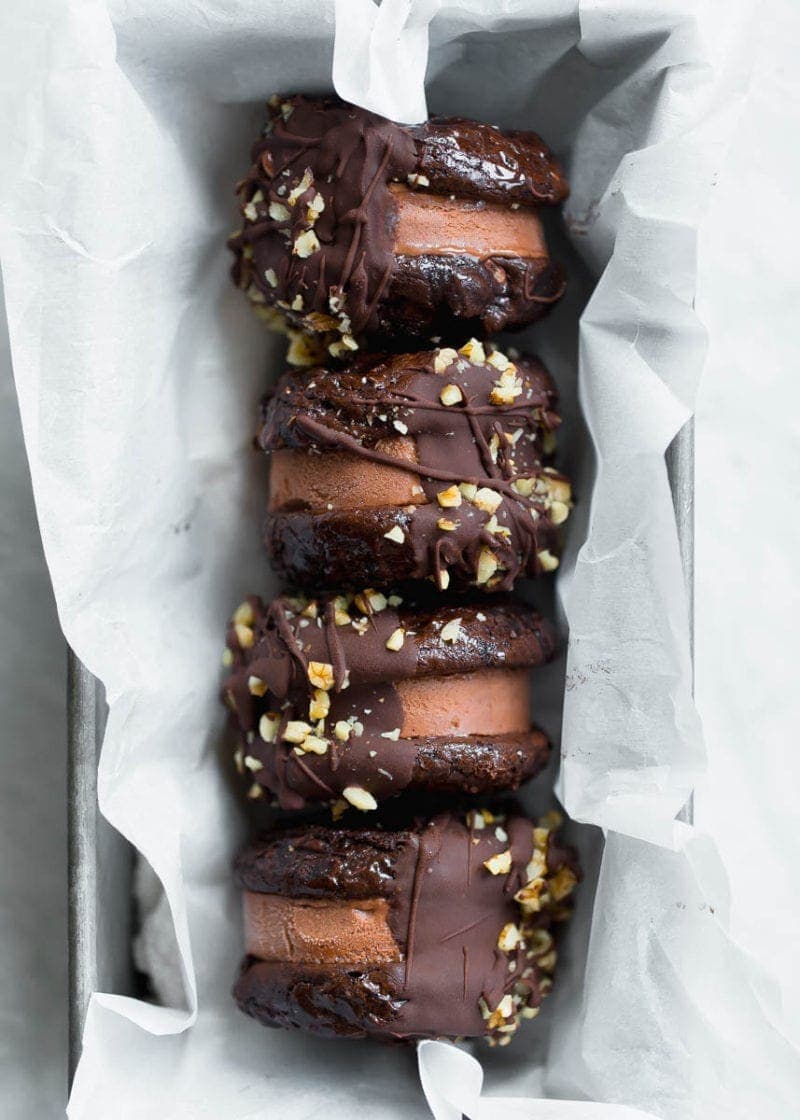 Gluten free AND dairy free Chocolate Brownie Ice Cream Sandwich Cookies! Zomgggg guys these things are unreal.