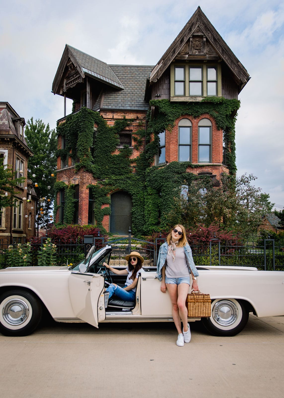 Healthy Road Trip Snacks to keep you full and satisfied all car trip long. 