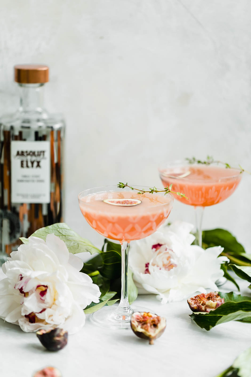 It's about figgin thyme for a cocktail! This fig and thyme cocktail is festive, bright, and perfect for your next get together! 