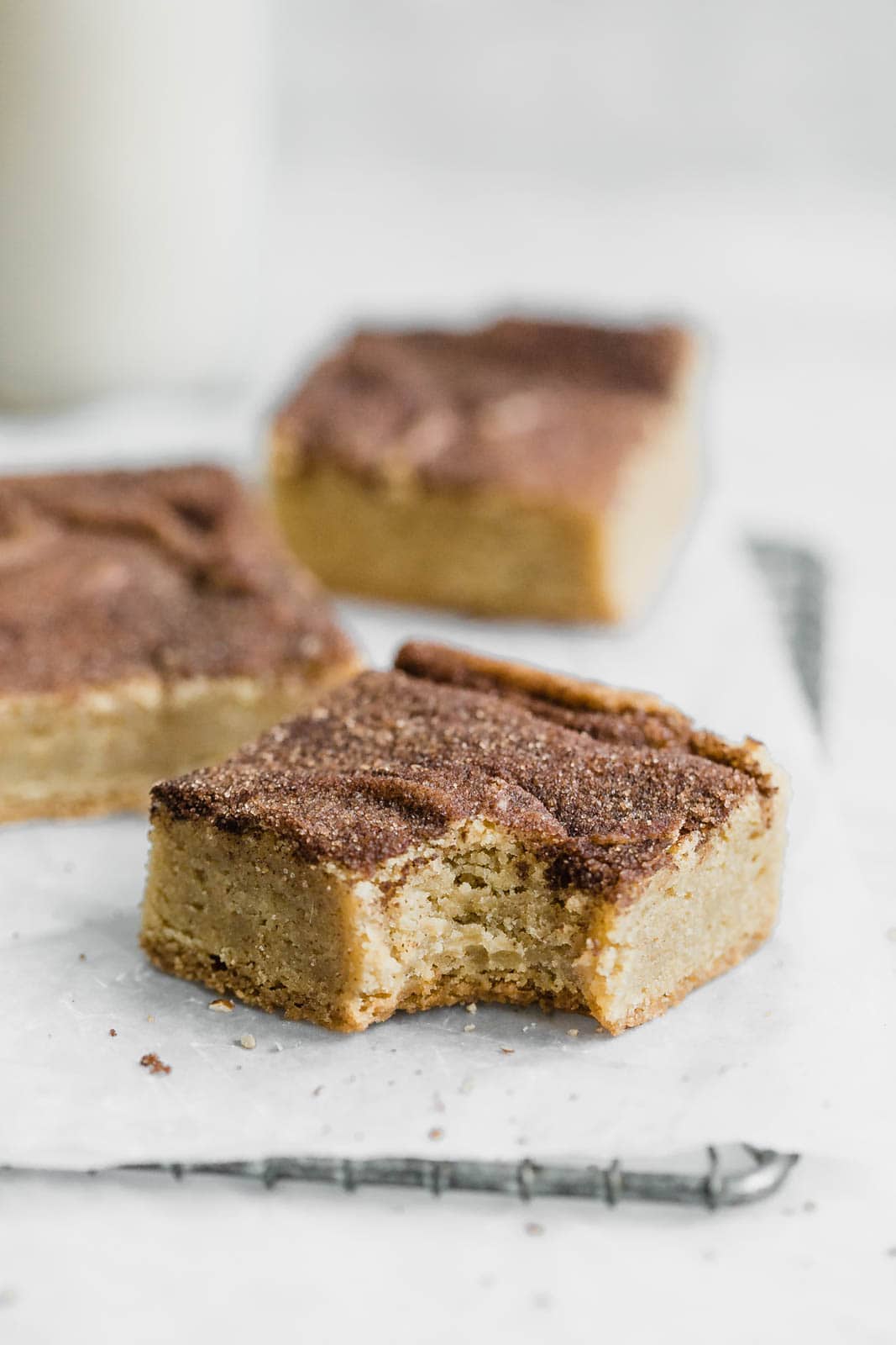 Forget snickerdoodle cookies, these chewy Bourbon Snickerdoodle Blondies are where it's at! Plus, they're boozy :)