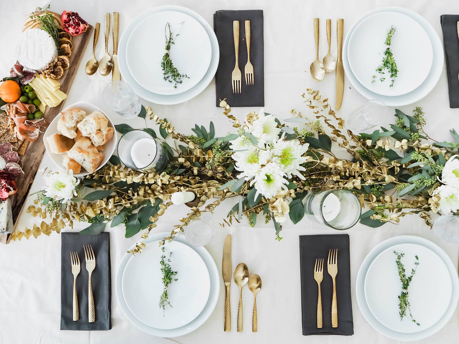 If you didn't Insta it, did it even happen? Here are my top tips for throwing an Instagram Worthy Dinner Party that will have your guests snapping errything