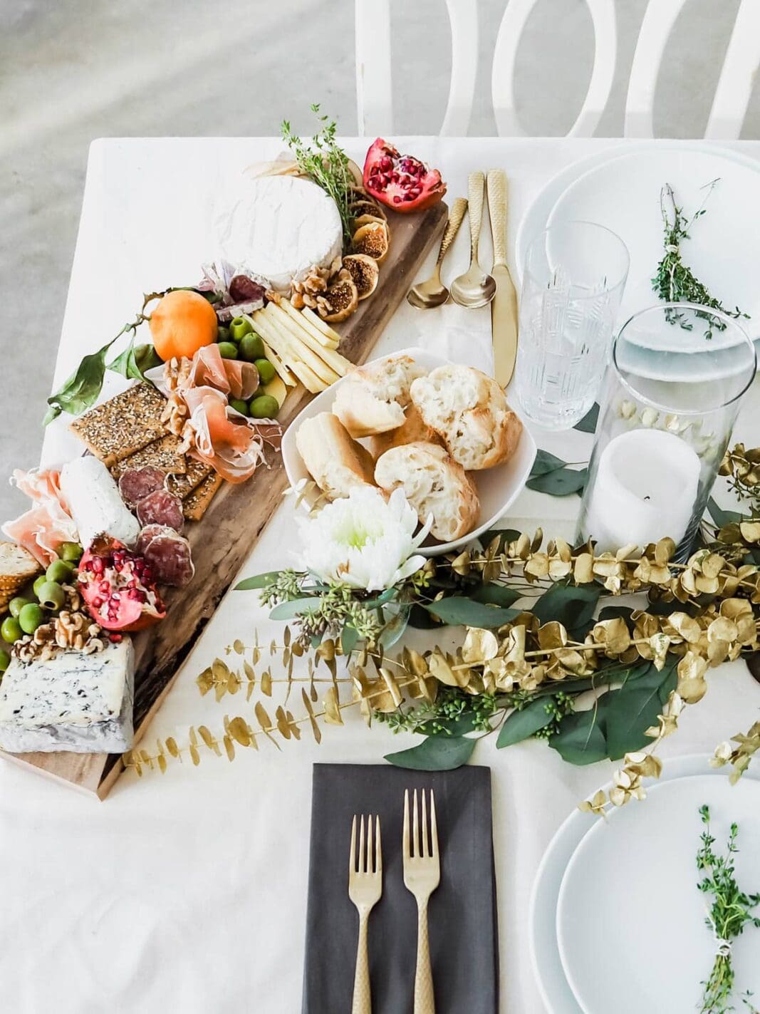 If you didn't Insta it, did it even happen? Here are my top tips for throwing an Instagram Worthy Dinner Party that will have your guests snapping errything