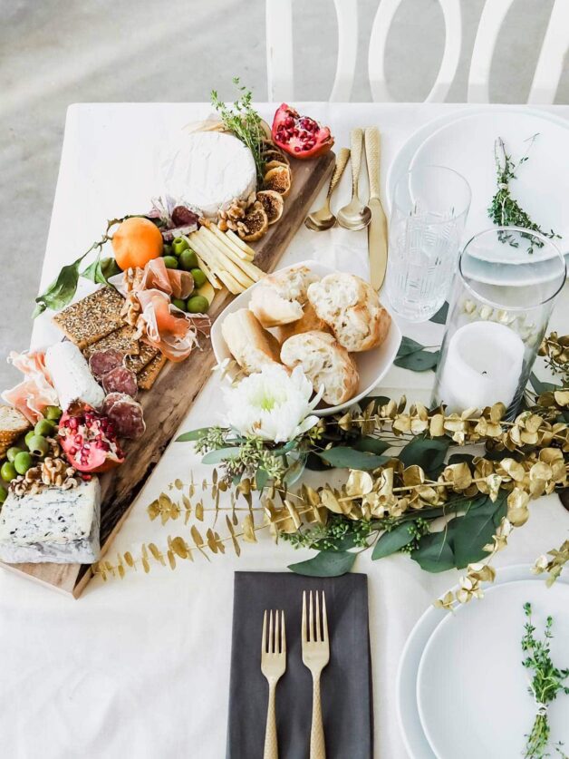 If you didn't Insta it, did it even happen? Here are my top tips for throwing an Instagram Worthy Dinner Party that will have your guests snapping errything