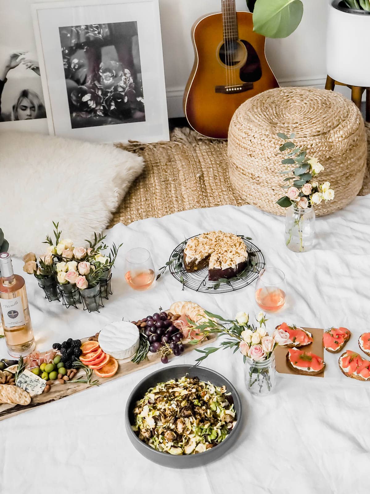 Staying in is the new going out. Especially when it involves an indoor picnic and your boo. Here are 5 steps to create the perfect indoor picnic date night!