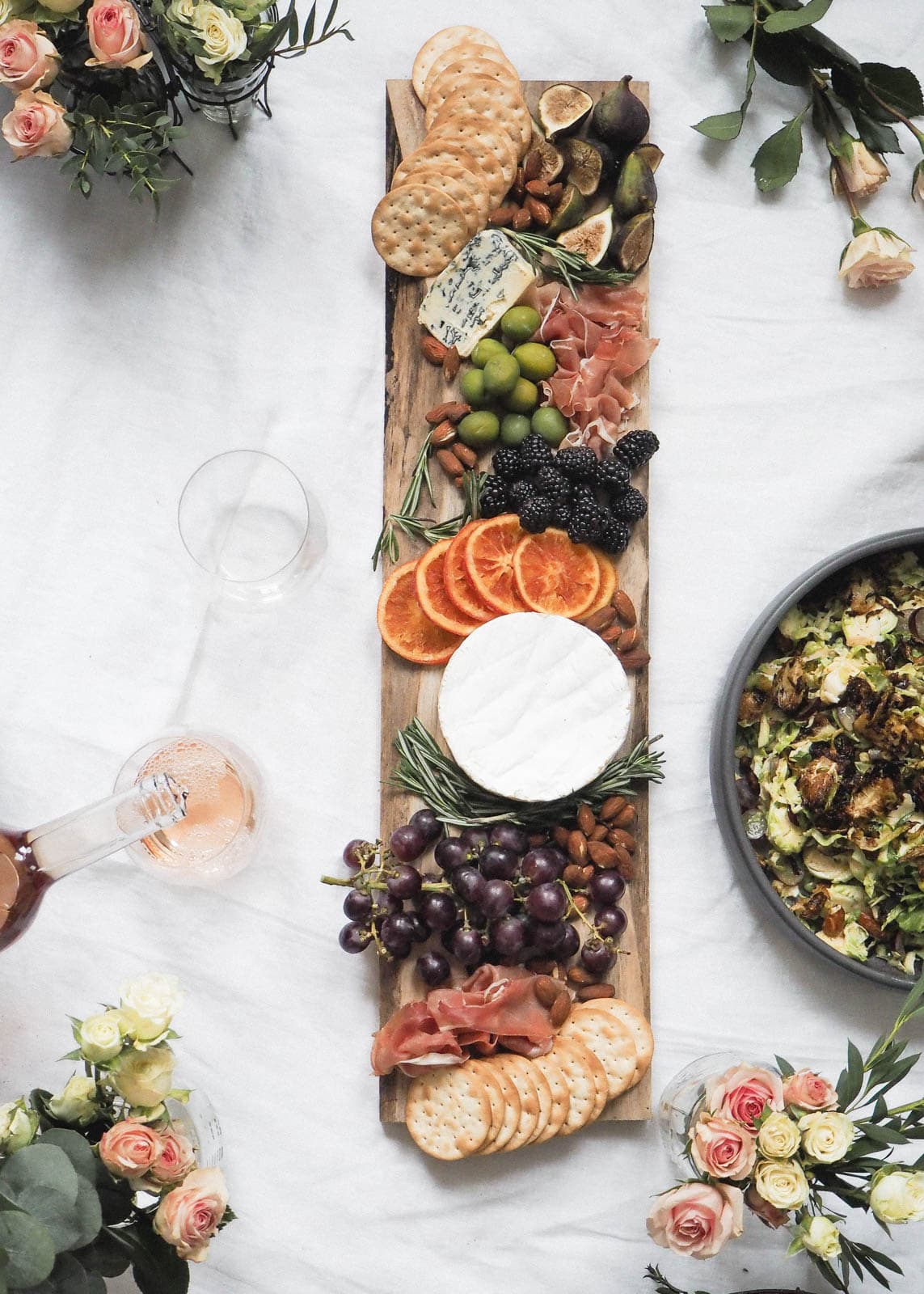 Staying in is the new going out. Especially when it involves an indoor picnic and your boo. Here are 5 steps to create the perfect indoor picnic date night!