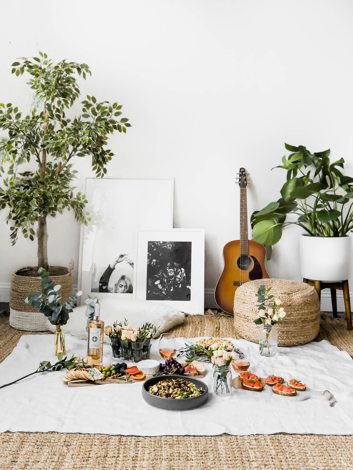 Staying in is the new going out. Especially when it involves an indoor picnic and your boo. Here are 5 steps to create the perfect indoor picnic date night!
