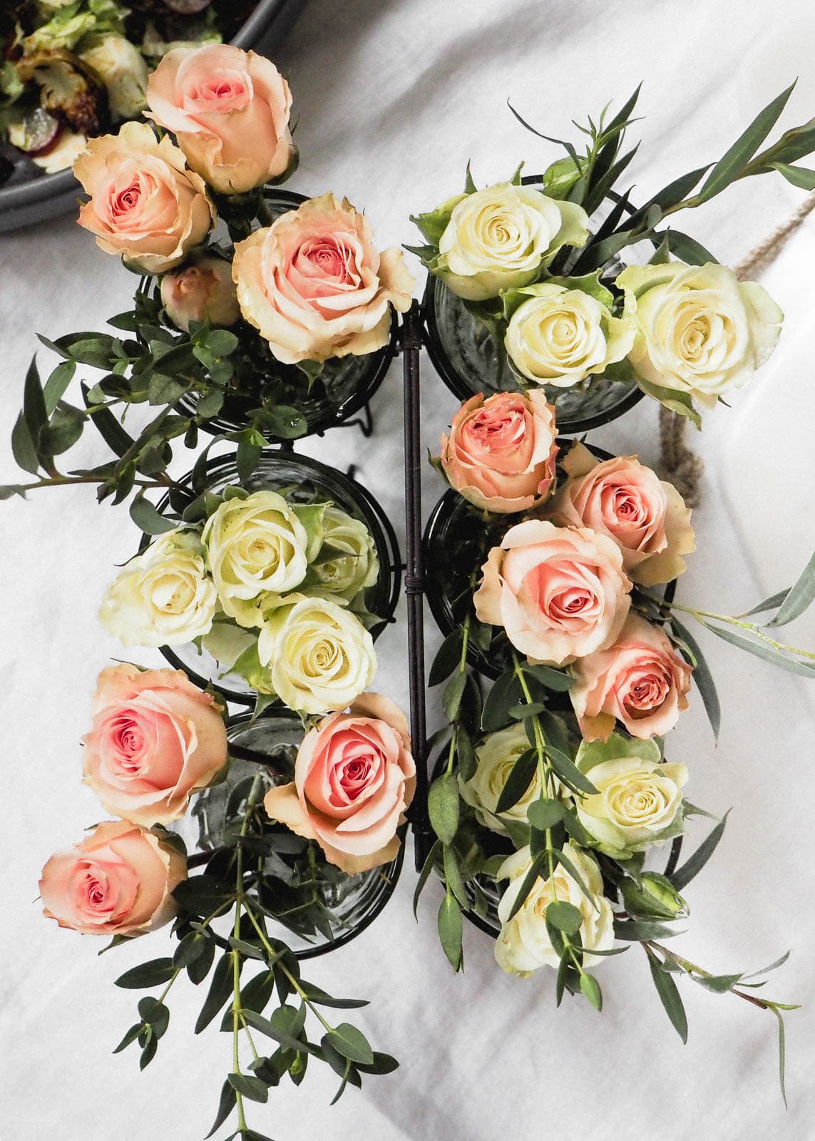 Staying in is the new going out. Especially when it involves an indoor picnic and your boo. Here are 5 steps to create the perfect indoor picnic date night!