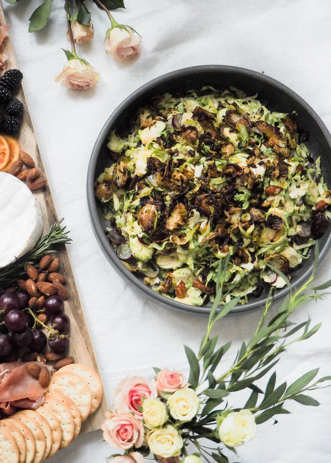 Staying in is the new going out. Especially when it involves an indoor picnic and your boo. Here are 5 steps to create the perfect indoor picnic date night!