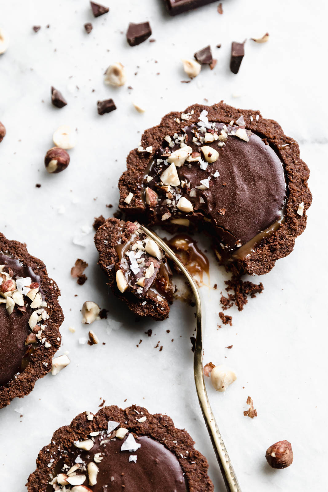 I’ve never met a tart I didn’t like, but these Salted Caramel Chocolate Tarts with a chocolate graham crust and toasted hazelnuts are on another level.
