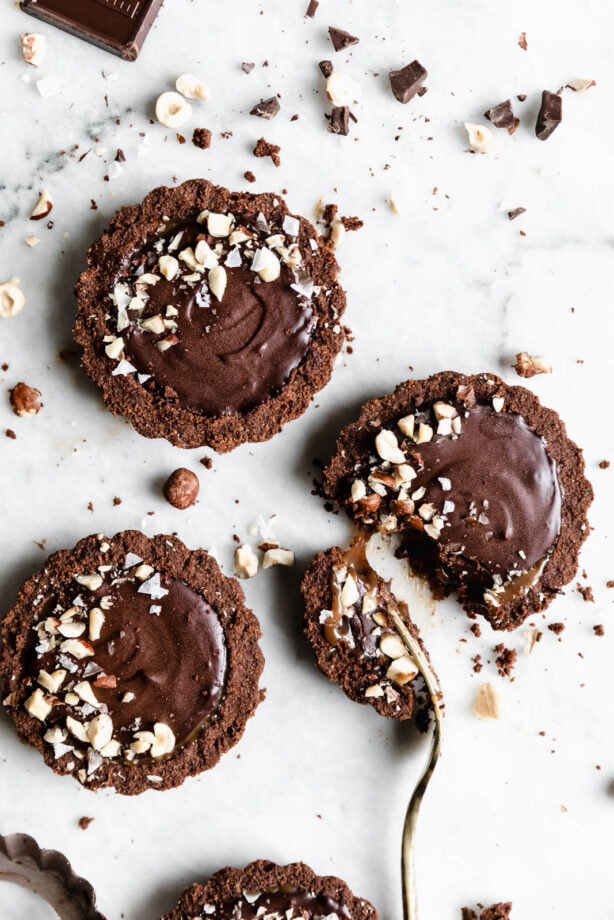 I’ve never met a tart I didn’t like, but these Salted Caramel Chocolate Tarts with a chocolate graham crust and toasted hazelnuts are on another level.