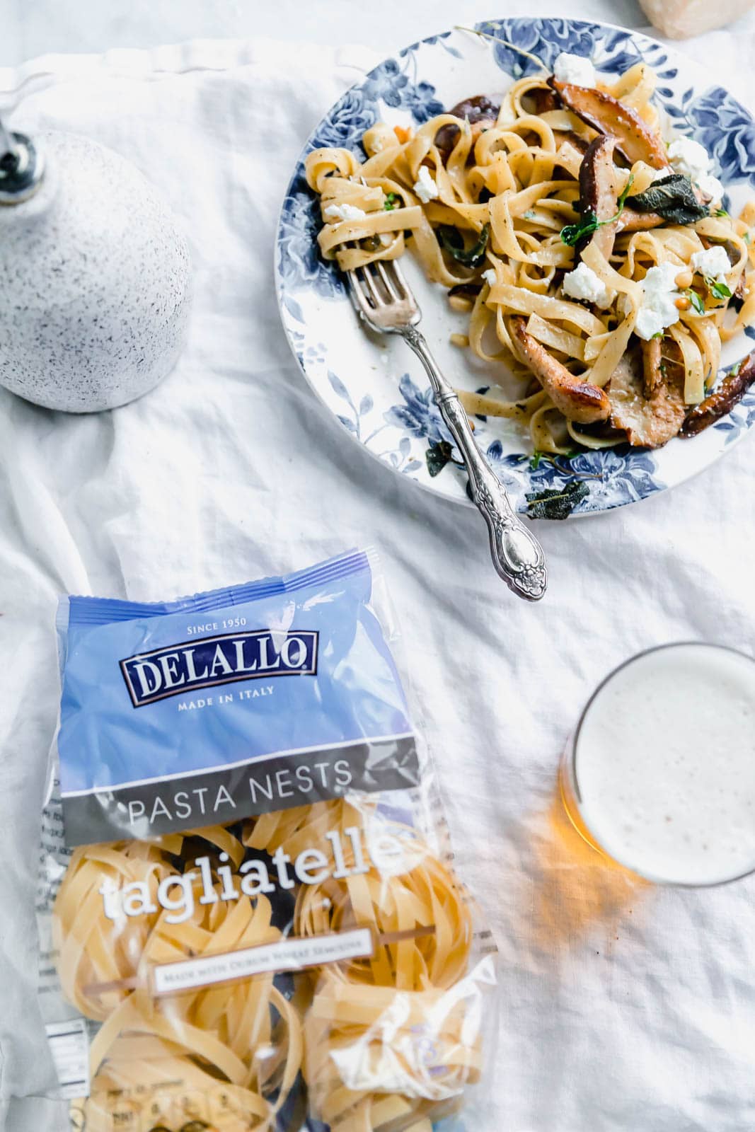 A hearty Herby Mushroom Tagliatelle flavored with brown butter sage shiitakes, toasted pinenuts, and goat cheese. Get in my belly. Stat.