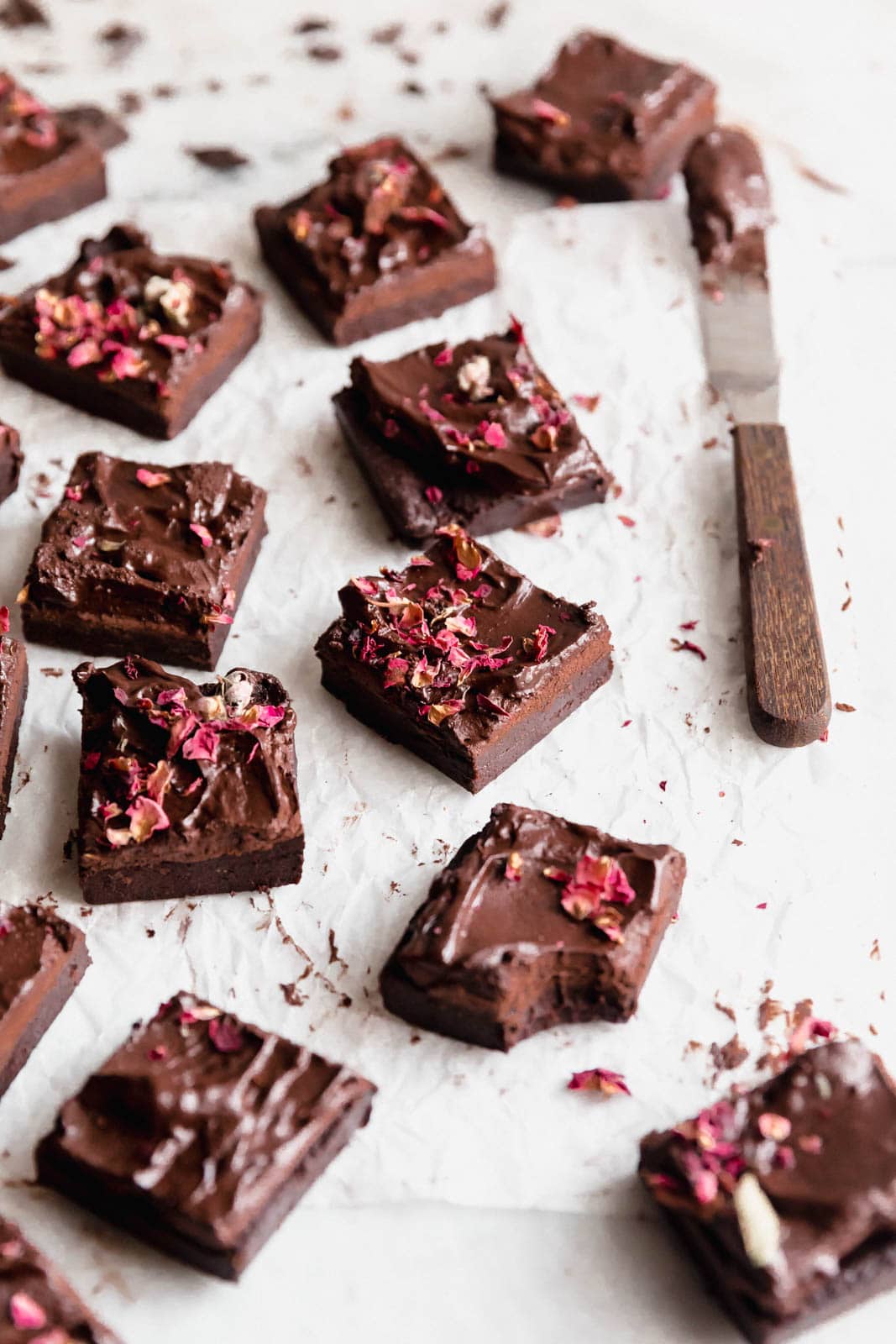 The most epic Raw Vegan Brownies that have this non-vegan questioning EVERYTHING. Bonus: they're gluten free and refined sugar free, too!