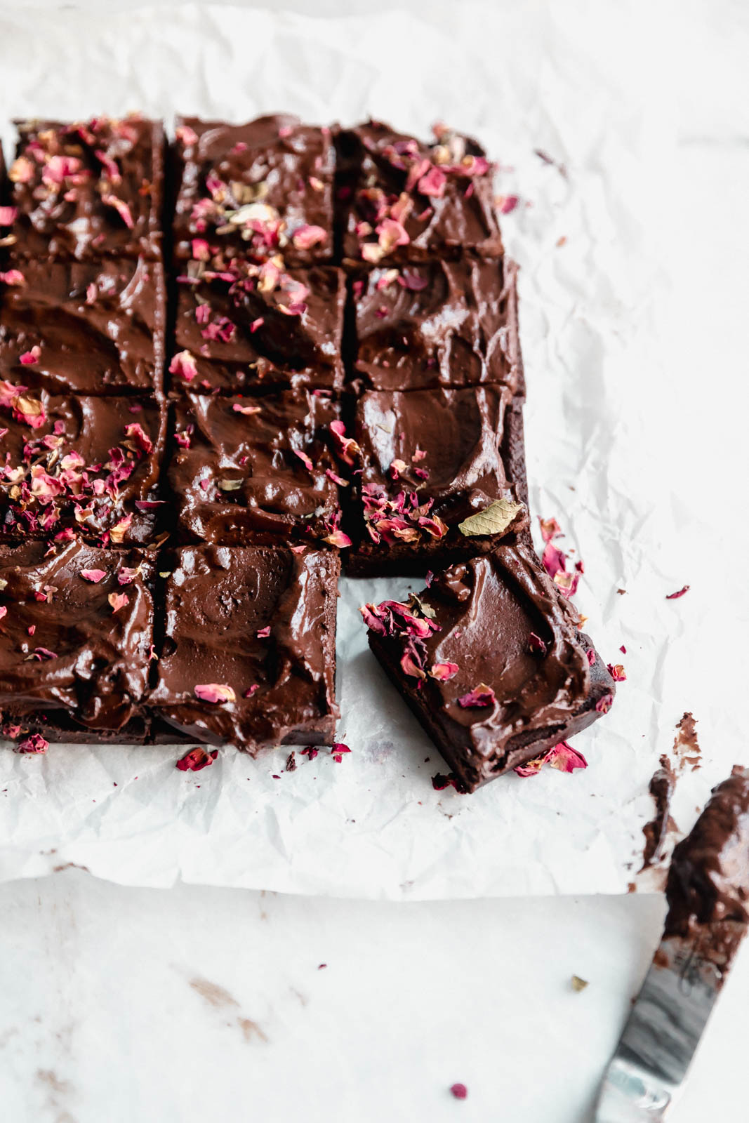The most epic Raw Vegan Brownies that have this non-vegan questioning EVERYTHING. Bonus: they're gluten free and refined sugar free, too!