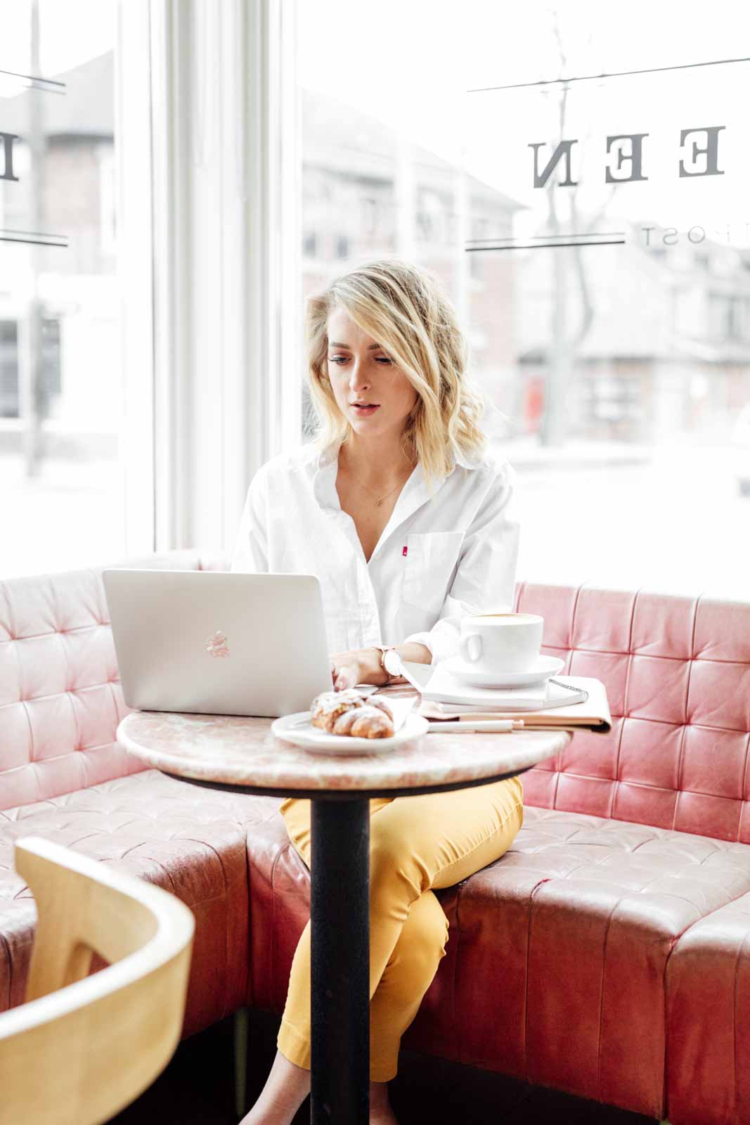 5 Steps You Can Take To Monetize Your Brand Right Now, as told by a blogger, influencer, and small-business owner! Why not make money if your brand if you can? Here's how!