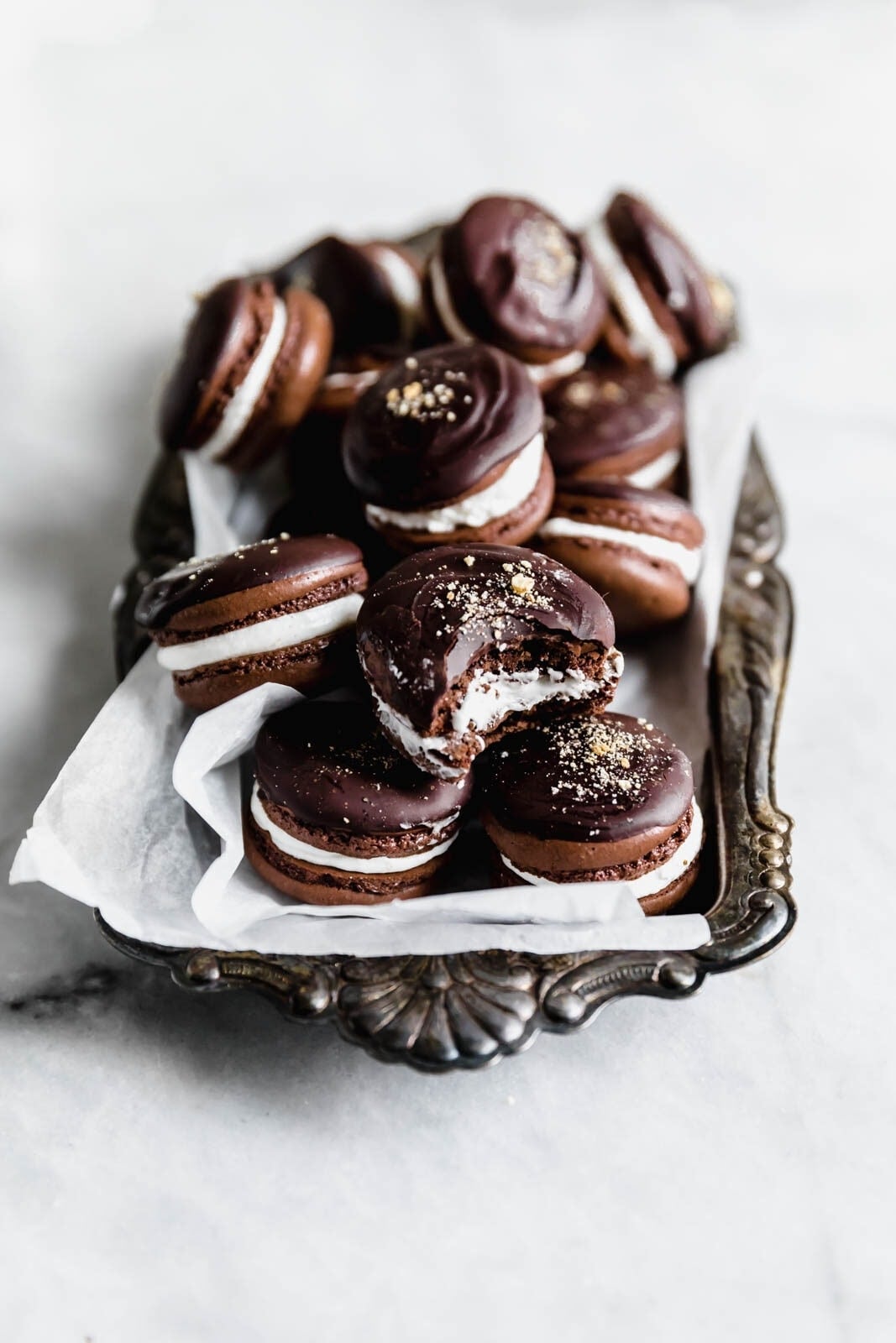 S'mores macarons with chewy chocolate macarons filled with an irresistibly fluffy marshmallow filling. All the classic campfire flavor, without the fire.