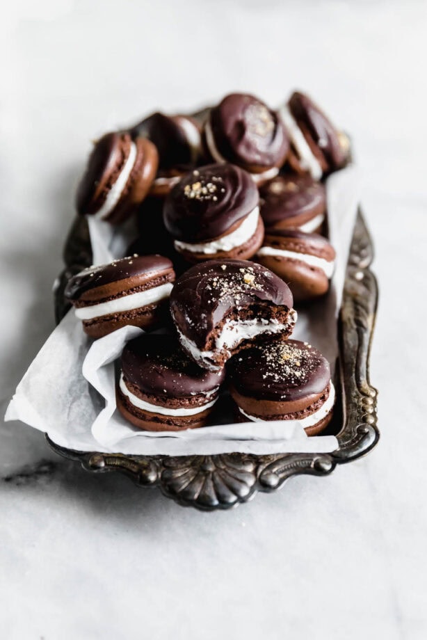 S'mores macarons with chewy chocolate macarons filled with an irresistibly fluffy marshmallow filling. All the classic campfire flavor, without the fire.