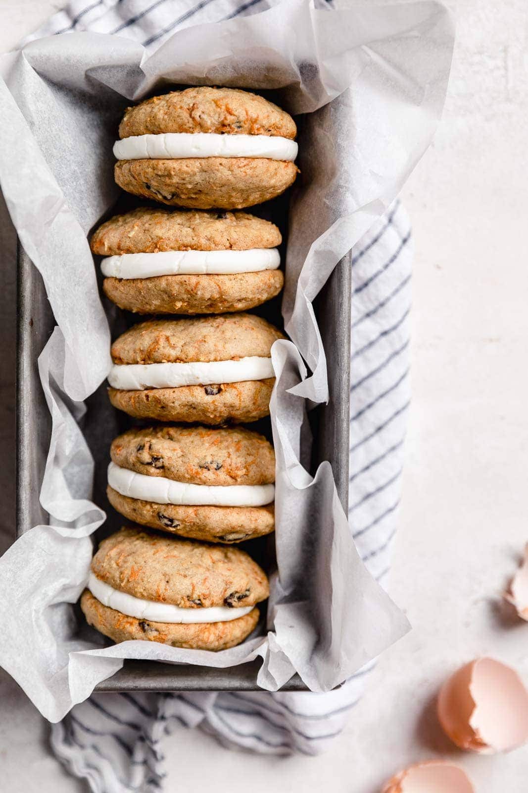 moist carrot cake whoopie pies