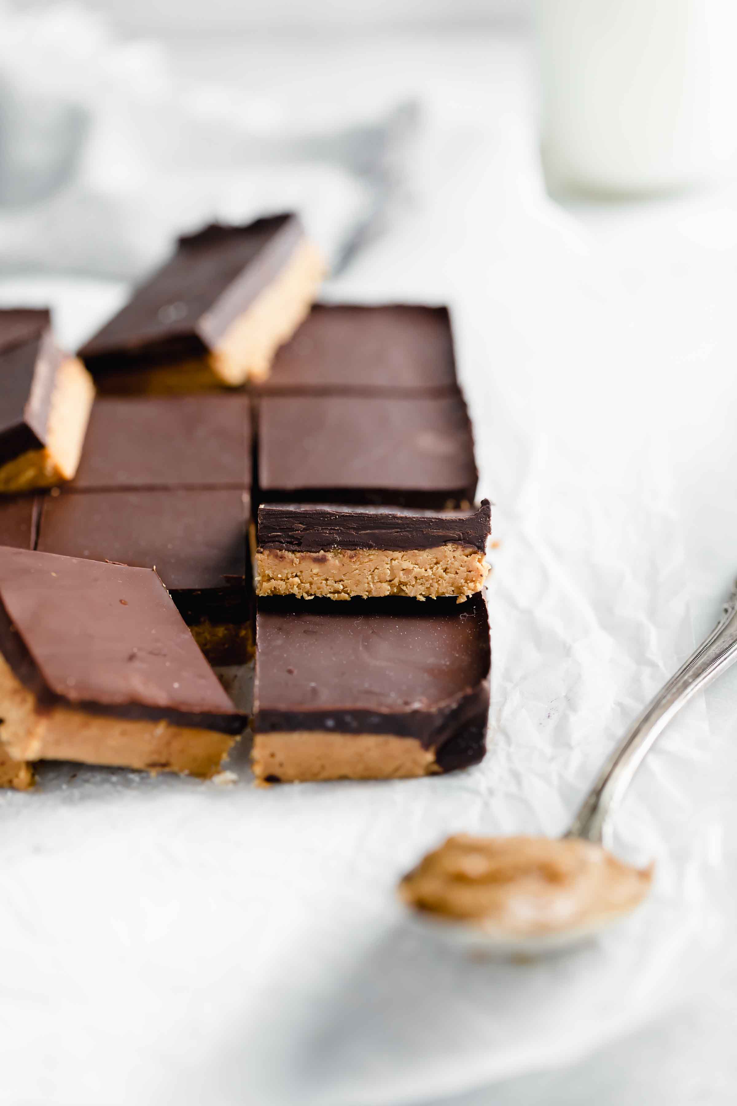 No bake healthy vegan peanut butter chocolate bars made with just 4 ingredients!