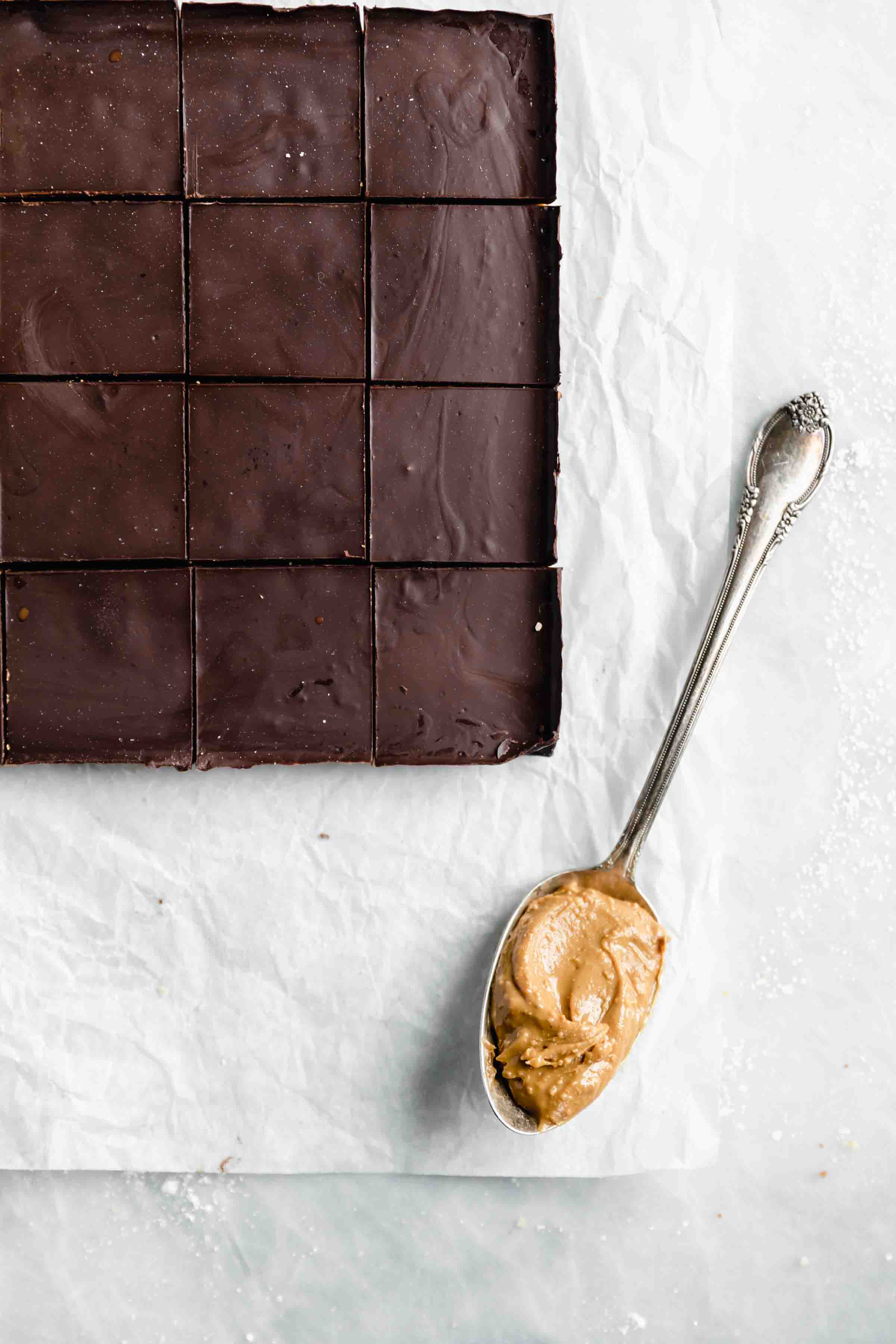 No bake healthy vegan peanut butter chocolate bars made with just 4 ingredients!