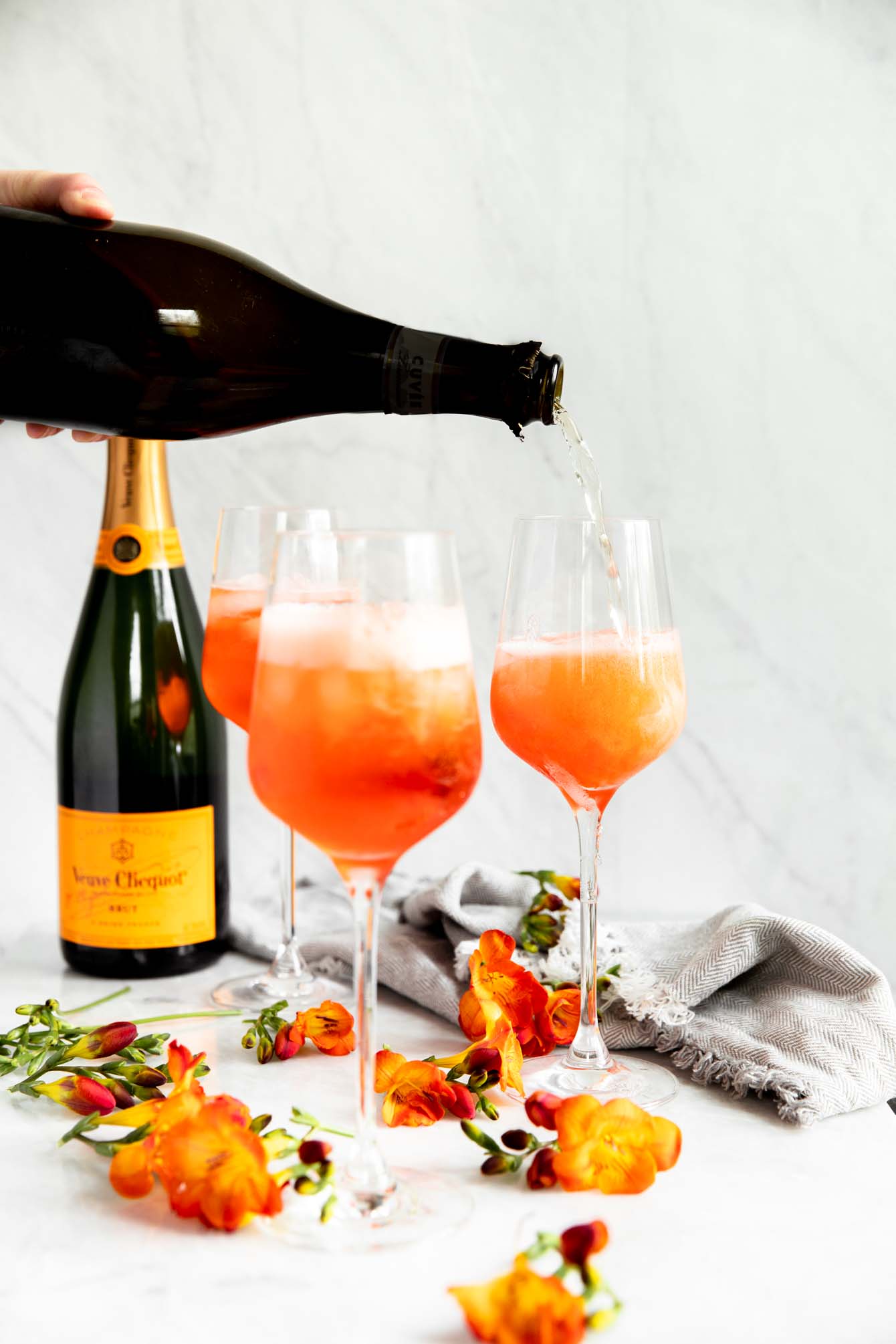 Summer cocktail season is here! We're celebrating with this bubbly and refreshing easy aperol spritz recipe. Perfect for a hot night. Or day :)