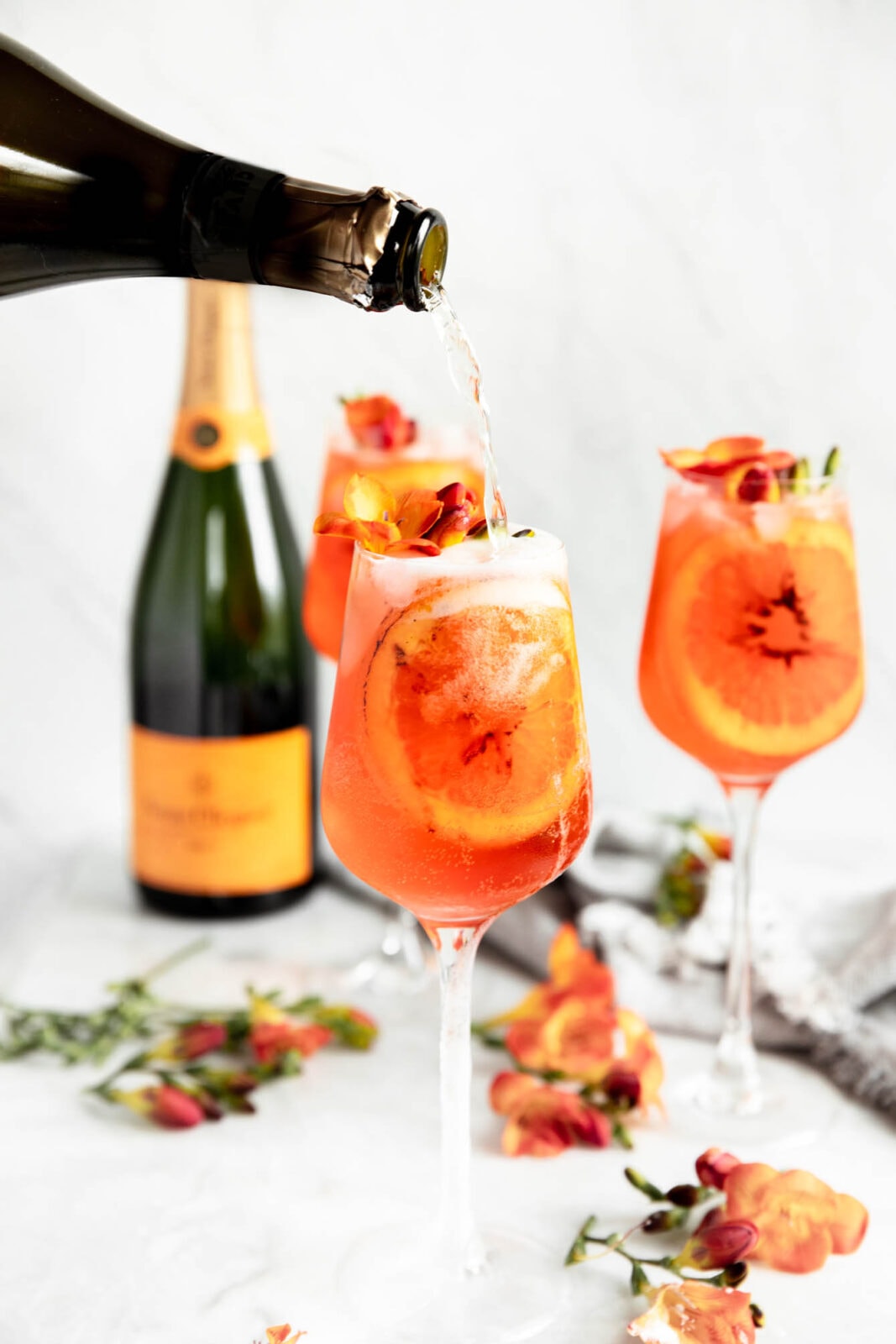 Summer cocktail season is here! We're celebrating with this bubbly and refreshing easy aperol spritz recipe. Perfect for a hot night. Or day :)
