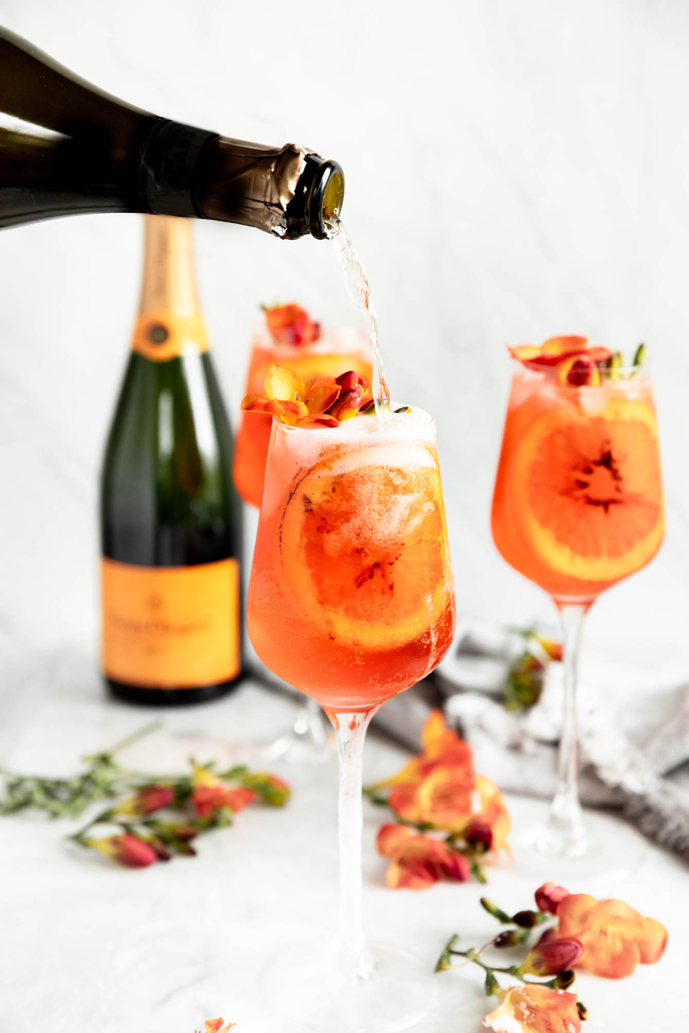 Summer cocktail season is here! We're celebrating with this bubbly and refreshing easy aperol spritz recipe. Perfect for a hot night. Or day :)
