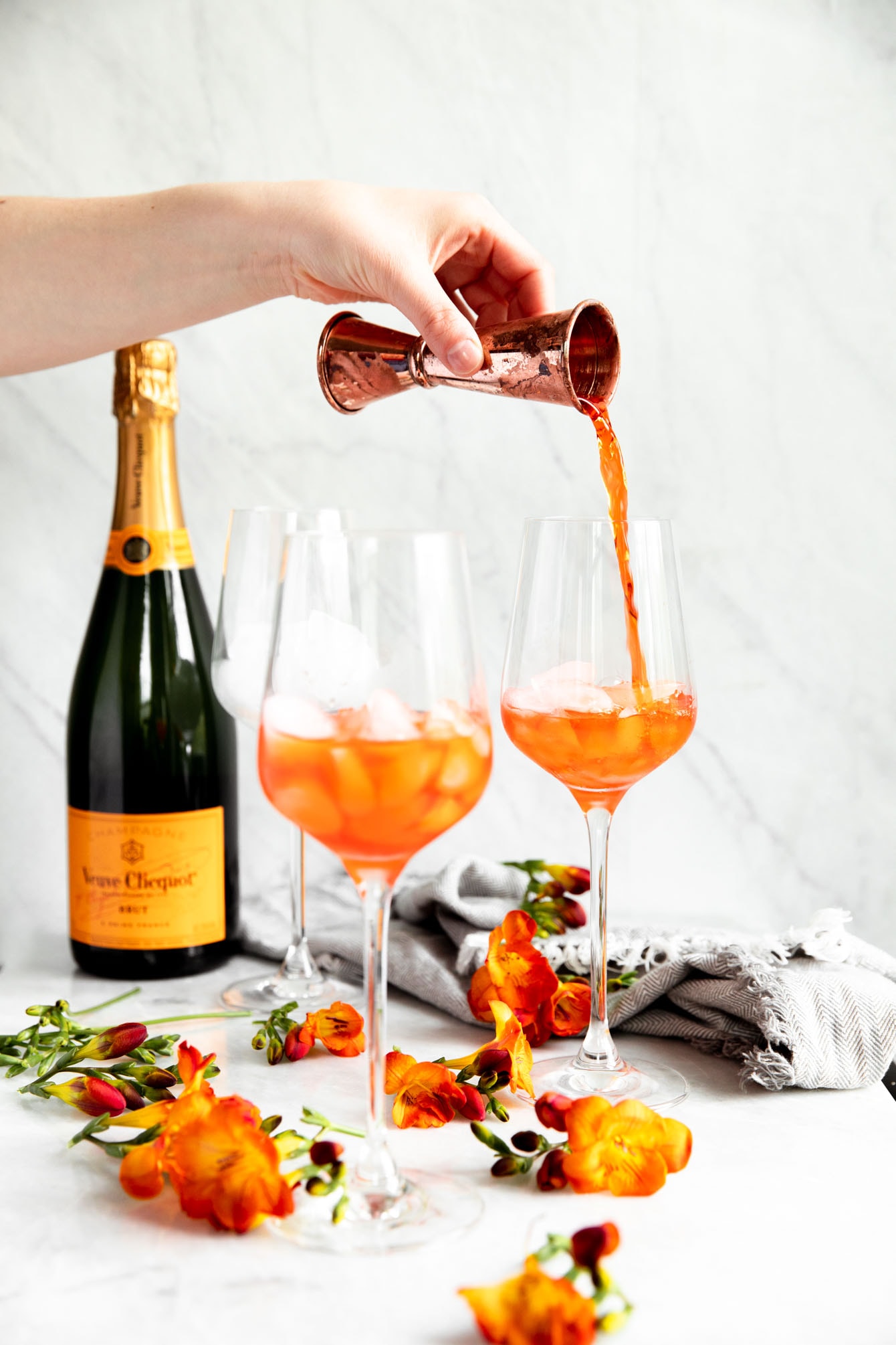 Summer cocktail season is here! We're celebrating with this bubbly and refreshing easy aperol spritz recipe. Perfect for a hot night. Or day :)