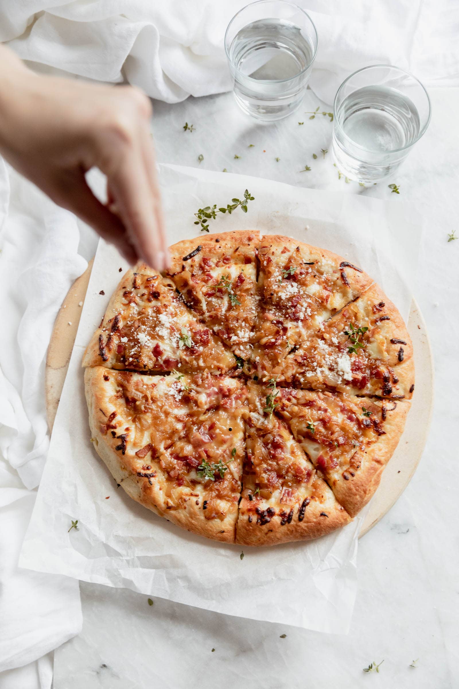 overhead shot bacon and caramelized onion pizza slices