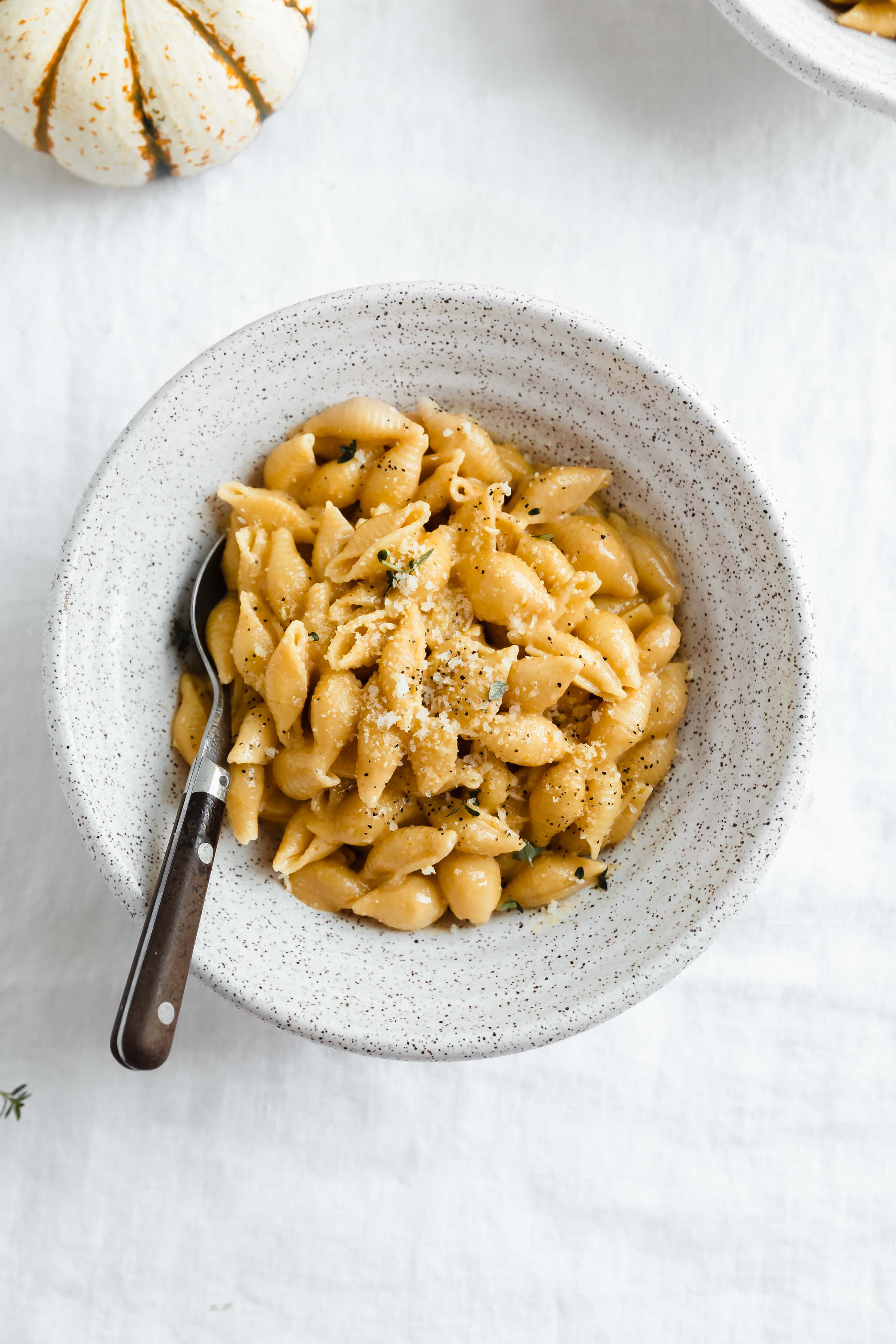 This cozy pumpkin mac and cheese tastes like a hug!