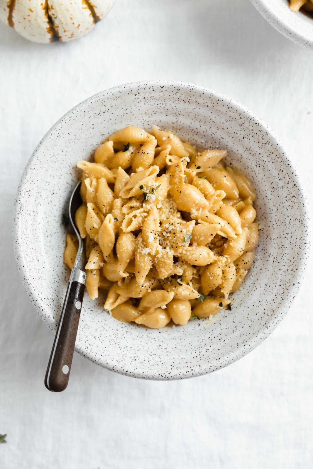 This cozy pumpkin mac and cheese tastes like a hug!