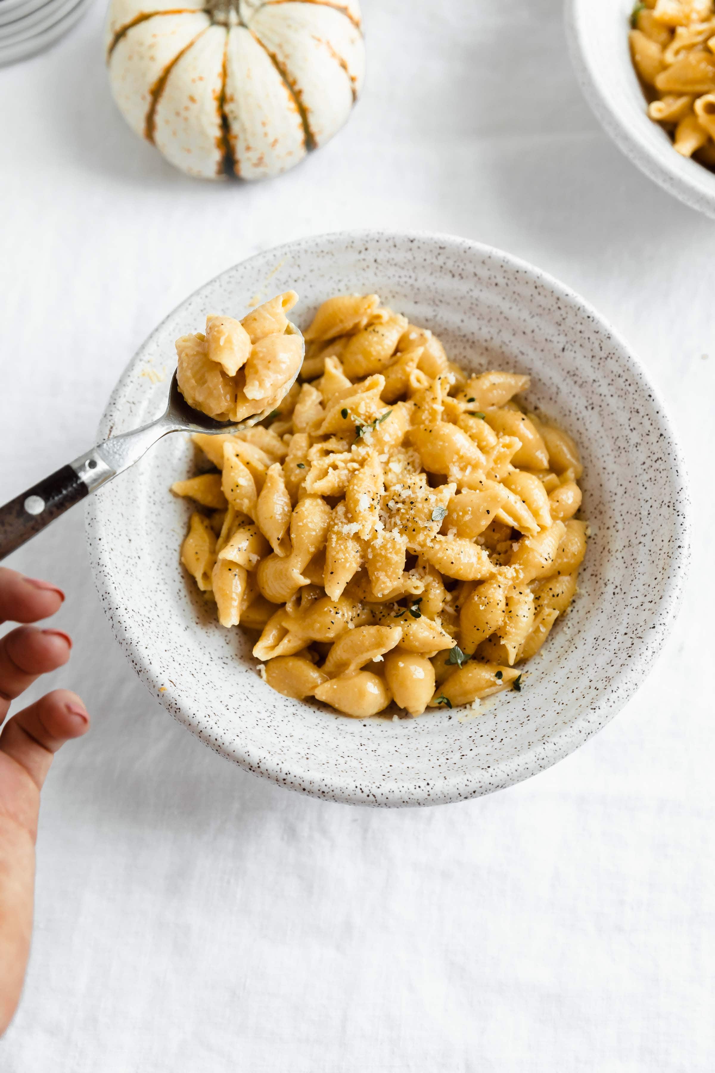 Time to get cozy! Snuggle up with a big bowl of this healthyish homemade pumpkin mac and cheese. Made with gruyere, cheddar, pumpkin and a hint of nutmeg!