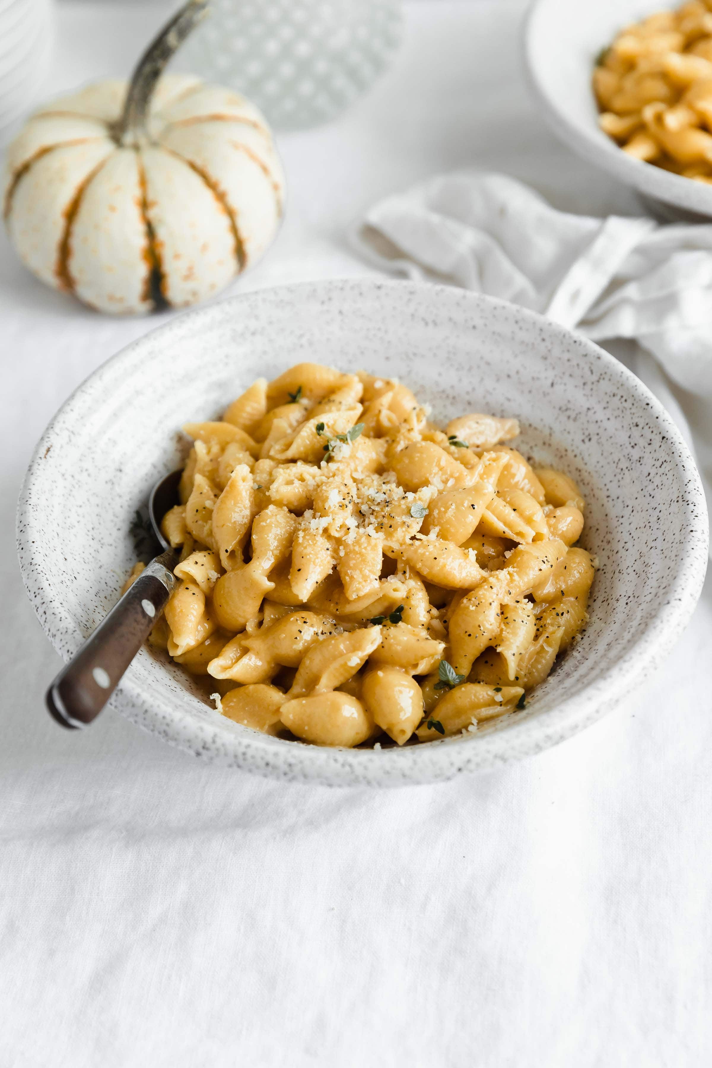 This cozy pumpkin mac and cheese tastes like a hug!