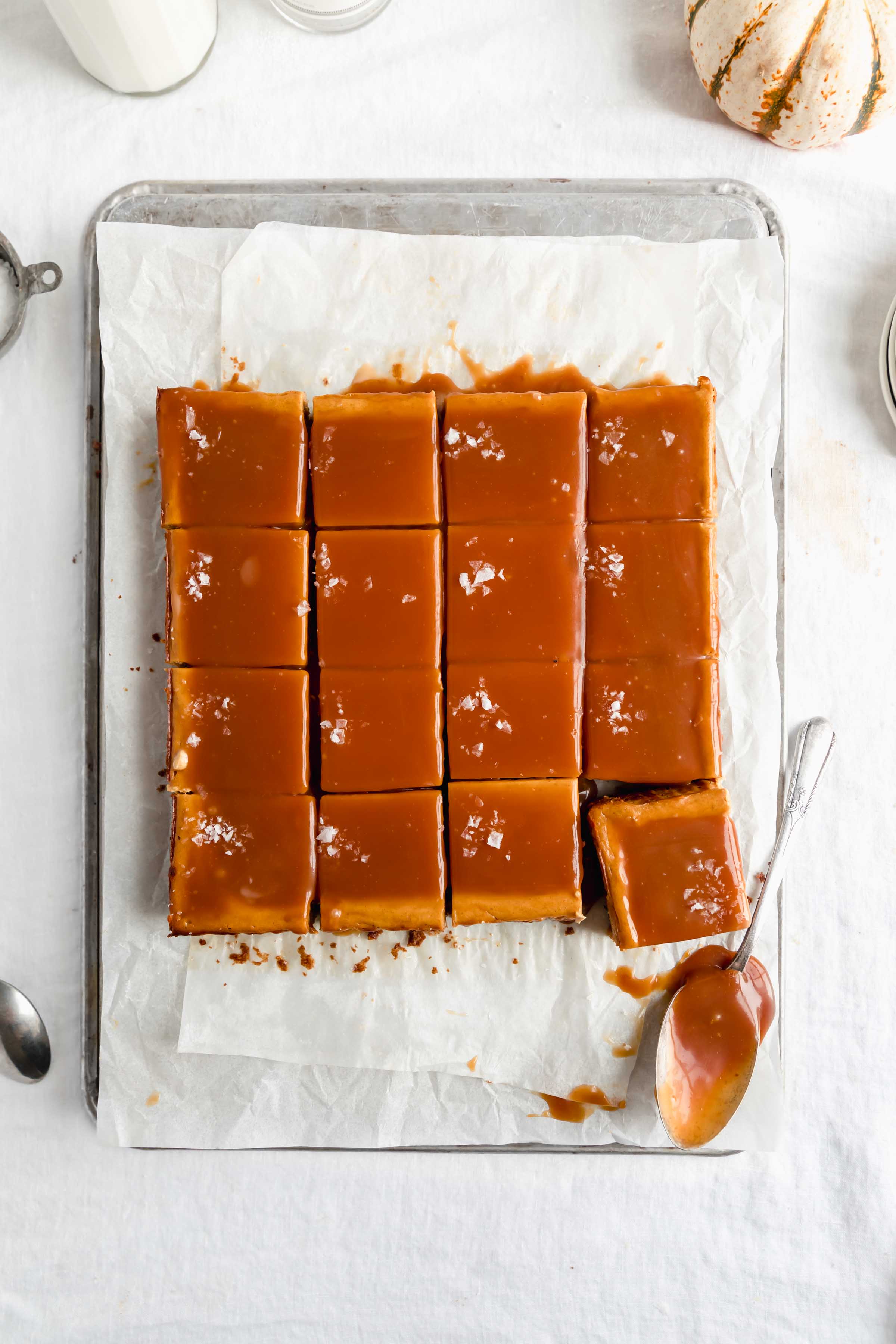 overhead shot of caramel pumpkin cheesecake